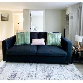 Charming & Bright Gem Prime Location Street Parking with AC