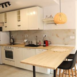 Sophie Studio - Top center, Cozy & Work-Friendly near AUBG, Free streaming platforms, hotel i Blagoevgrad