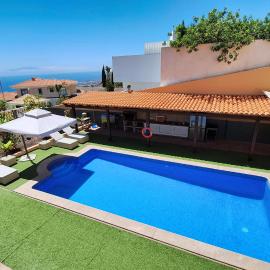 Happiness Chalet with Heated Swimming Pool, Hotel in Adeje