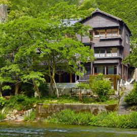 Hoo!Hoo!, hotel en Ono