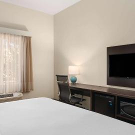La Quinta Inn & Suites by Wyndham Wenatchee, hotel u gradu Venači