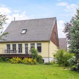 Cozy Home In Bad Brambach With Sauna, hotel a Bad Brambach