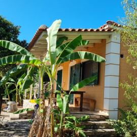 Kuqa Rent House, hotel a Ksamil
