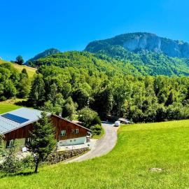 Le Cocon de Bellevaux Appartement familial, hotelli kohteessa Bellevaux