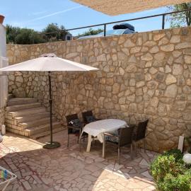 Apartments with a parking space Losinj, Losinj - 23520, hotel di Mali Lošinj