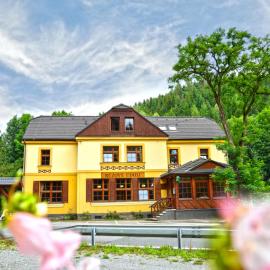Hotel Růžové údolí, hotel sa Pivonín