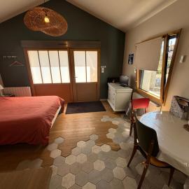 Studio des Lilas، فندق في Saint-Benoît