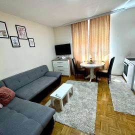 Lovely Apartment with terrace/Divan apartman sa terasom
