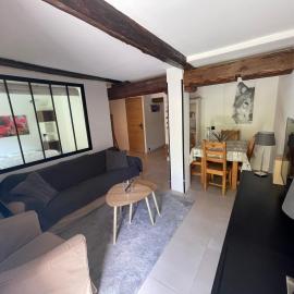 LE MONTAGNARD bel appartement avec jardin dans vieille ferme de montagne rénovée