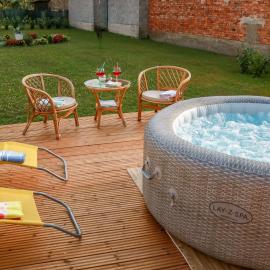 Guest house Studio apartman Marina - with outdoor jacuzzi, free parking, pet friendly、カルロヴァッツのホテル