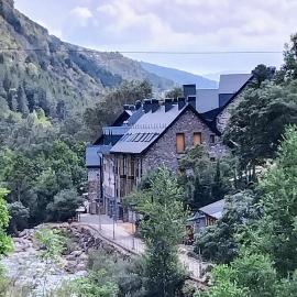 Ático LA FLOR DEL SOL, hotel in Canfranc