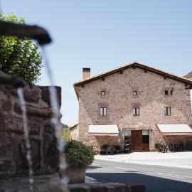 Hotel Rural LATORRIÉN DE ANE, hotel en Mues
