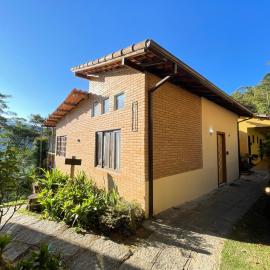 Casa Mohini Refúgio nas montanhas de Teresópolis Quarto com deck rede suspensa, lareira e cachoeira, hotel em Teresópolis
