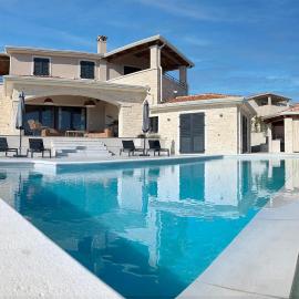 Villa Basecamp โรงแรมในVižinada