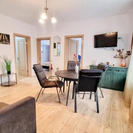 KYD VILA - Studiouri si Apartamente la 100m de Plaja Debarcader, hotel in Eforie Nord