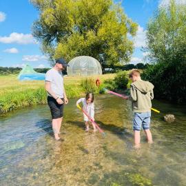 Hertford Farm riverside Bring your tent inc firepit bbq activities, hotel in Hertford