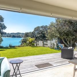 Bonnie Doon, Kennedy Point - Be My Guest Waiheke