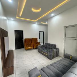 Lavish 2Bedroom flat in ogudu by Magnanimous apartment, 15 mins to the airport, hotel en Ogudu