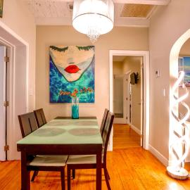 Entire private Beautiful 2 Bedroom plus Den House with gated front&back yard and Free parking 10min drive to Miami Beach, hôtel à Miami