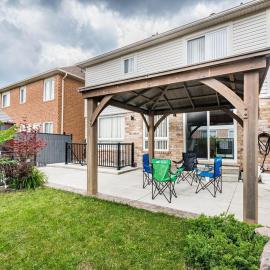 Garden 2 BR Apt - Free Parking Wifi Laundry Workstation