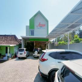 RedDoorz at Araya House Ngawi, viešbutis mieste Kemuning