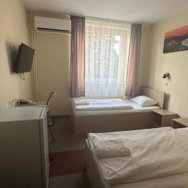 FREE PARKING, FREE BREAKFAST, only 15 minutes to City Center、ブダペストのホテル