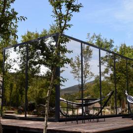 Oblun Eco Resort - Mirror Cabin、ポドゴリツァのホテル