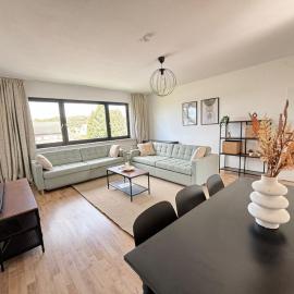 110qm- 4 Rooms - free private parking- free fast WIFI - Kitchen - near Wood- A Part Time Home, hotel Walsrodéban