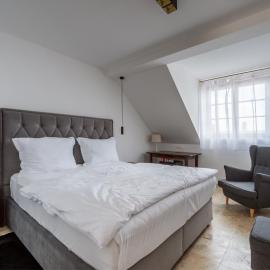 Separé v zahradě Zámku Ratměřice, hotel i Ratměřice