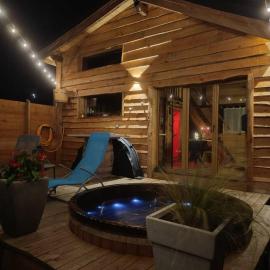 Les Étoiles de Bevy Chalet insolite Love Room, hotel a Septmoncel