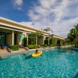 CRAFT Resort & Villas, Phuket Town - scheduled shuttle to Phuket Old Town, hotel din Phuket