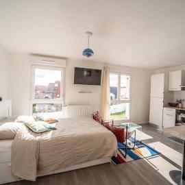 Suite POP 92 proche gare, stade de France, Parking, hotel en Osny