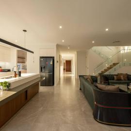 Brand New 5B Luxury Modern Dream House at Rochedale, Hotel in Rochedale