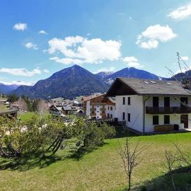 Nel cuore delle Dolomiti fino a 8 persone, hotel in Vigo di Fassa