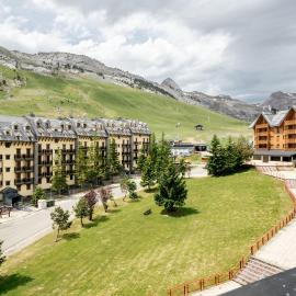 La gran plaza de candanchu – hotel w mieście Candanchú