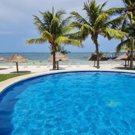 Oceanfront Condo at Unique Location, hotel in Cancún