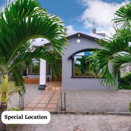 Private Villa in San Cristóbal, 2 Rooms, 6 Beds, AC, WiFi, Kitchen, Washer & Dryer, 4 min from the airport - Tropical - Galápagos Home, hotel a Puerto Baquerizo Moreno