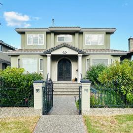 Luxury Family Villa - 5BR & Garden - 10 mins to DT - Free Parking、バンクーバーのホテル