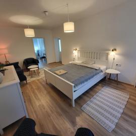 Kislakás a Béke téren - Esztergom