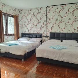D​ Luck​ Hostel, Hotel in Kanchanaburi