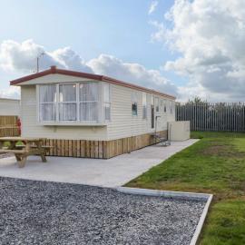 Meric Stone Holiday lets Caravan 1, hotel in Castlerock