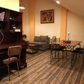 ACOGEDOR DEPARTAMENTO EN CENTRO HISTÓRICO-Cuenca, hotel a Cuenca