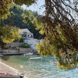 Vacation home in Pelinovik bay, hotel in Bogomolje