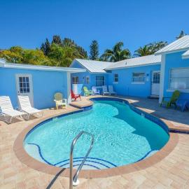 VILLA 2 walk to Siesta Beach, Pool, Daily Rentals, hotel in Sarasota
