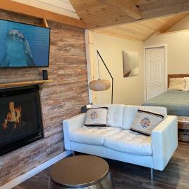 Bugsy's Mountain Retreat - Tiny House in the Trees
