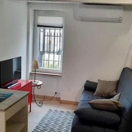 Charmant studio avec terrasse ombragée