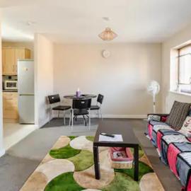Lovely Apartment with Garden & Parking