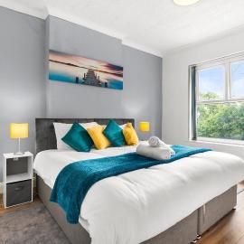 HILLTOP PLACE SUITES 6 beds for CONTRACTORS and FAMILIES near MEADOWHALL with FREE PRIVATE PARKING