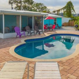 Pool View, One Bedroom Walk To Beach Daily Rentals