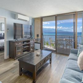 Direct Oceanfront—Fully remodeled—Sleeps 6، فندق في Wailuku